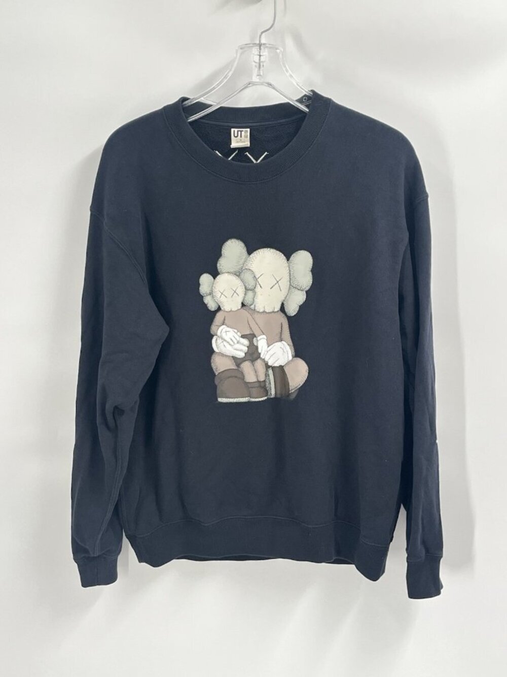 Uniqlo UT X Kaws Black Sweateshirt Sz M Graphic Crewneck Streetwear